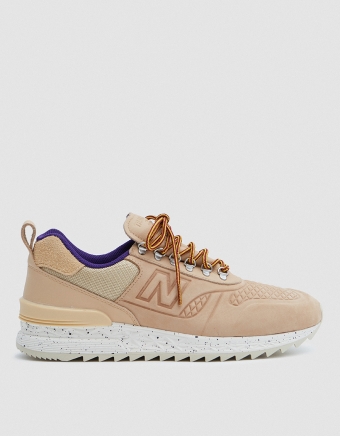 Trailbuster AT in Dune/Black Plum