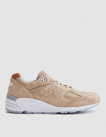 990 Winter Peaks in Tan/White