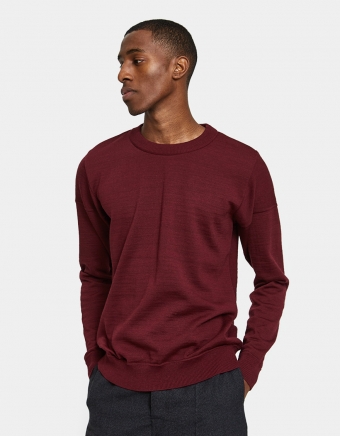 Intro Crew in Passport Red