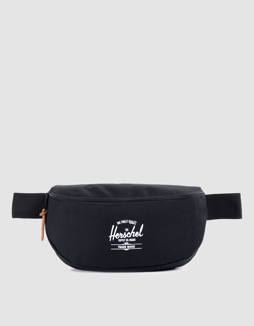 Sixteen Hip Pack in Black