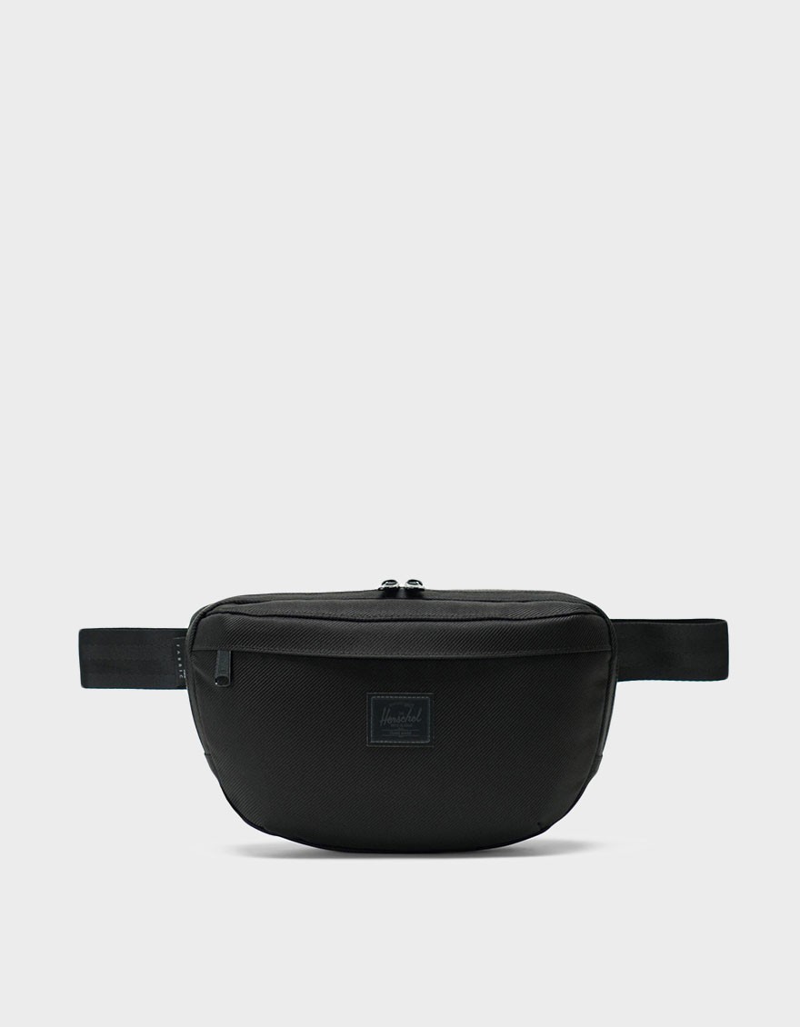 Nineteen Hip Pack in Black